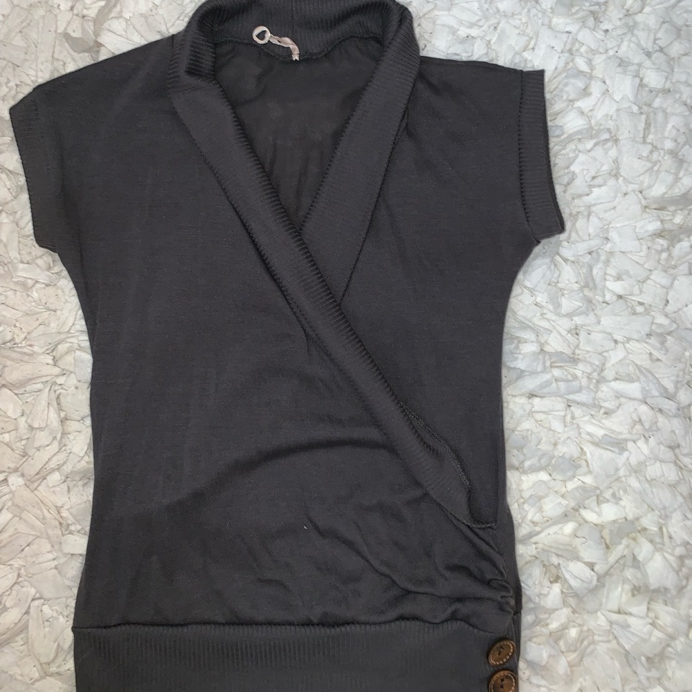 💥3/$15 wrap shirt